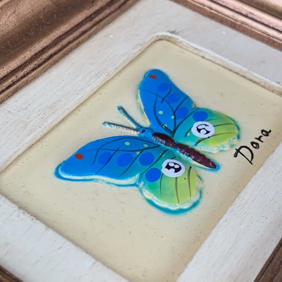 Vintage Butterfly Handpainted & Signed by Dora - Picture 5 of 6